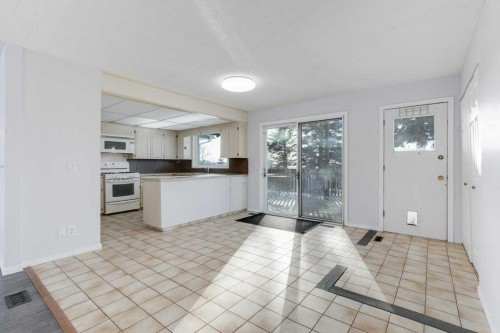 5501 58 Street, Olds, AB - Indoor Photo Showing Other Room