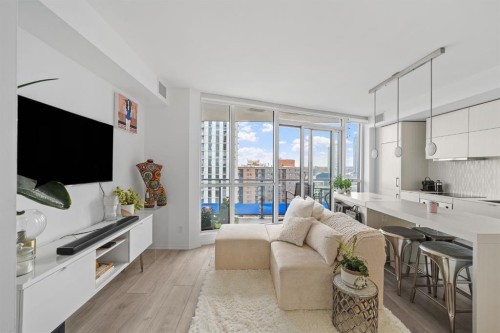 1403-615 6 Avenue Se, Calgary, AB - Indoor Photo Showing Living Room