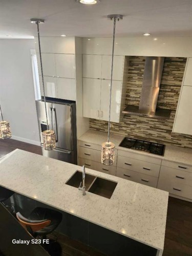 3680 26 Avenue Sw, Calgary, AB - Indoor Photo Showing Kitchen With Upgraded Kitchen