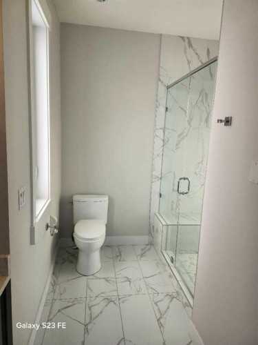 3680 26 Avenue Sw, Calgary, AB - Indoor Photo Showing Bathroom