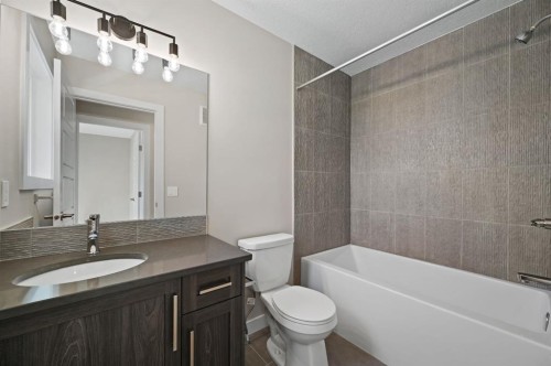 21 Sora Gate Se, Calgary, AB - Indoor Photo Showing Bathroom