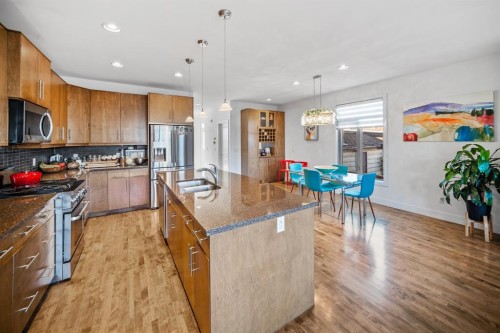 528 31 Street Nw, Calgary, AB - Indoor Photo Showing Kitchen With Stainless Steel Kitchen With Upgraded Kitchen