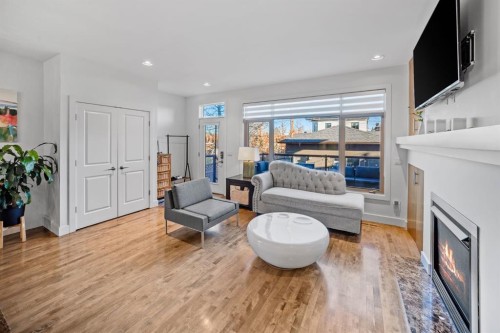 528 31 Street Nw, Calgary, AB - Indoor Photo Showing Living Room With Fireplace