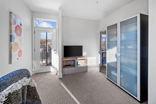 528 31 Street Nw, Calgary, AB - Indoor