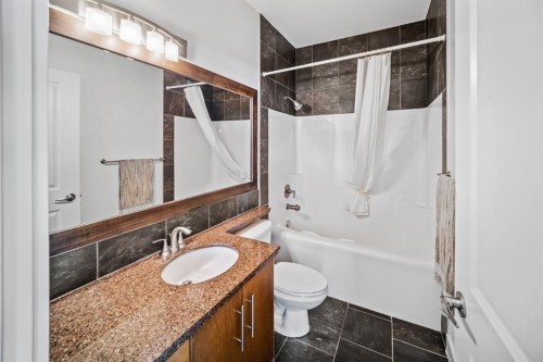 528 31 Street Nw, Calgary, AB - Indoor Photo Showing Bathroom