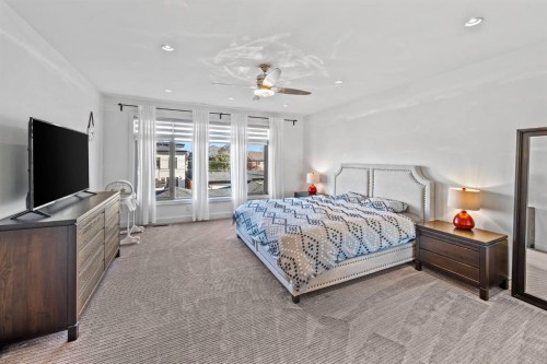 528 31 Street Nw, Calgary, AB - Indoor Photo Showing Bedroom