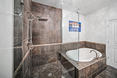 528 31 Street Nw, Calgary, AB - Indoor Photo Showing Bathroom