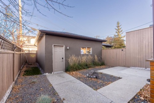 528 31 Street Nw, Calgary, AB - Outdoor