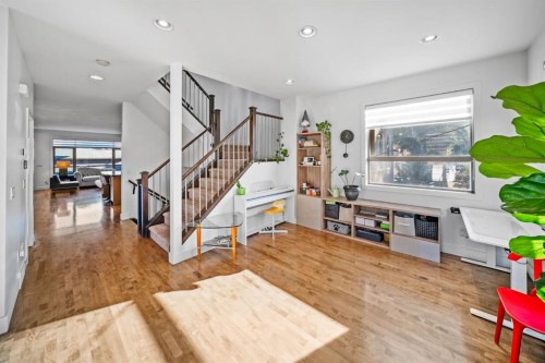 528 31 Street Nw, Calgary, AB - Indoor