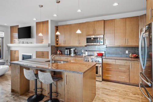 528 31 Street Nw, Calgary, AB - Indoor Photo Showing Kitchen With Stainless Steel Kitchen With Double Sink