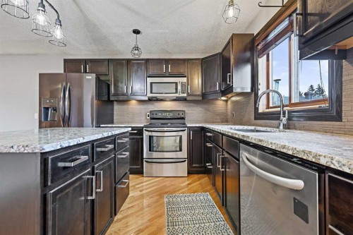 128 Ventura Way Ne, Calgary, AB - Indoor Photo Showing Kitchen With Stainless Steel Kitchen With Upgraded Kitchen