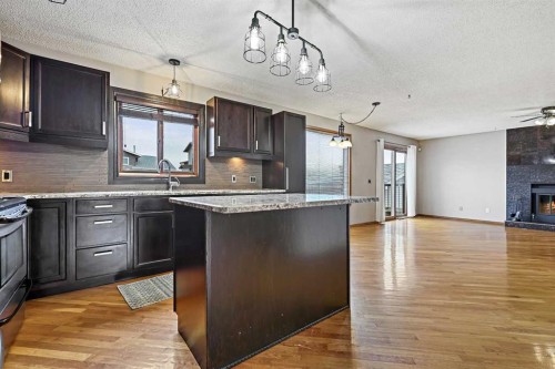 128 Ventura Way Ne, Calgary, AB - Indoor Photo Showing Kitchen With Upgraded Kitchen