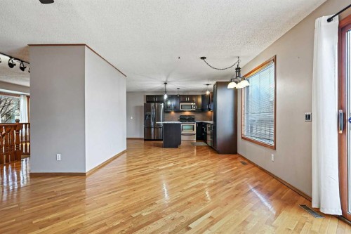 128 Ventura Way Ne, Calgary, AB - Indoor