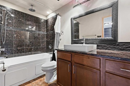 128 Ventura Way Ne, Calgary, AB - Indoor Photo Showing Bathroom