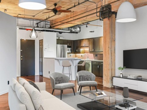 303-535 10 Avenue Sw, Calgary, AB - Indoor Photo Showing Living Room