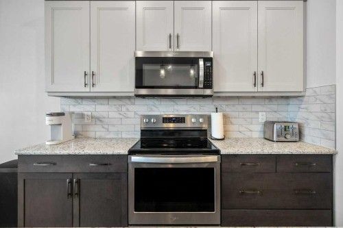 102 Creekside Way Sw, Calgary, AB - Indoor Photo Showing Kitchen
