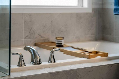 102 Creekside Way Sw, Calgary, AB - Indoor Photo Showing Bathroom