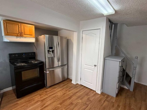 223 2 Street North, Vulcan, AB - Indoor Photo Showing Kitchen