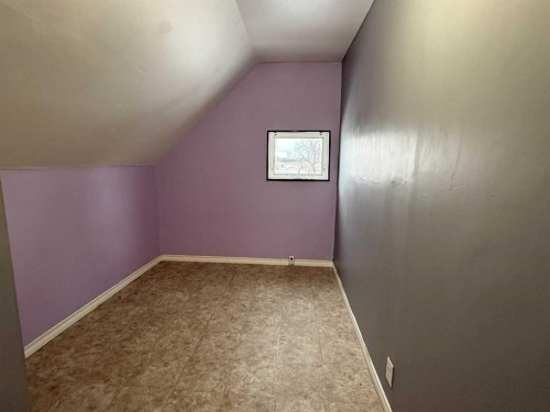 223 2 Street North, Vulcan, AB - Indoor Photo Showing Other Room