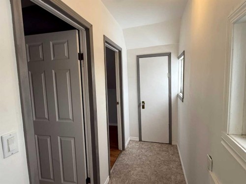 223 2 Street North, Vulcan, AB - Indoor Photo Showing Other Room