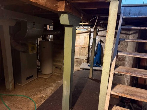 223 2 Street North, Vulcan, AB - Indoor