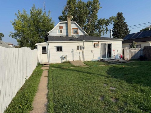 223 2 Street North, Vulcan, AB - Outdoor