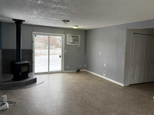 223 2 Street North, Vulcan, AB - Indoor Photo Showing Other Room
