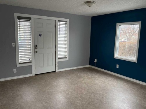 223 2 Street North, Vulcan, AB - Indoor Photo Showing Other Room