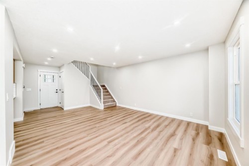 100 Beddington Circle Ne, Calgary, AB - Indoor Photo Showing Other Room