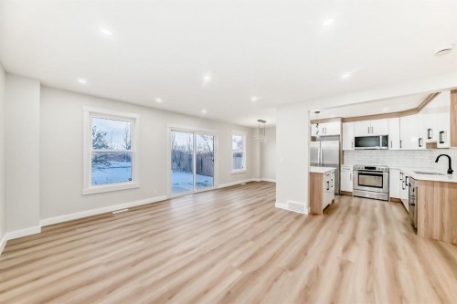 100 Beddington Circle Ne, Calgary, AB - Indoor Photo Showing Kitchen