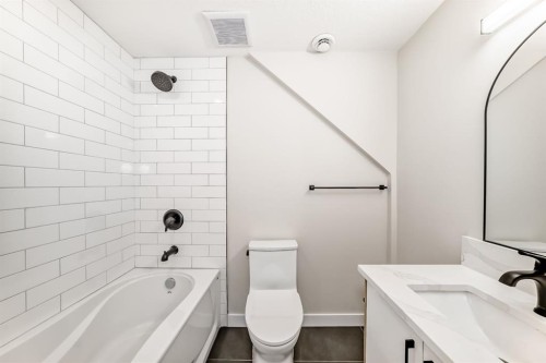 100 Beddington Circle Ne, Calgary, AB - Indoor Photo Showing Bathroom