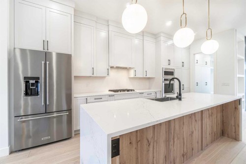 3513 42 Street Sw, Calgary, AB - Indoor Photo Showing Kitchen With Upgraded Kitchen