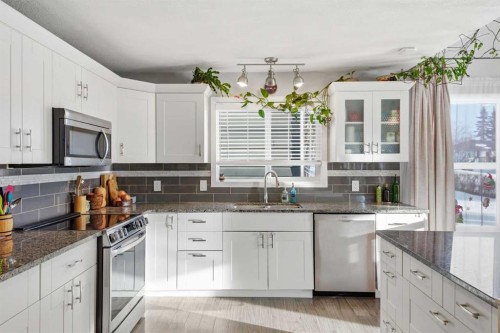348 Powell Street, Cochrane, AB - Indoor Photo Showing Kitchen With Upgraded Kitchen