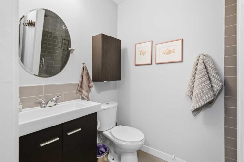 348 Powell Street, Cochrane, AB - Indoor Photo Showing Bathroom