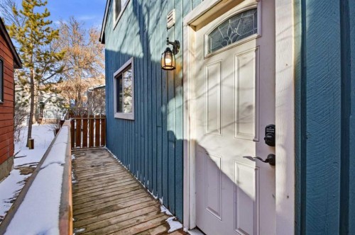 348 Powell Street, Cochrane, AB - Outdoor