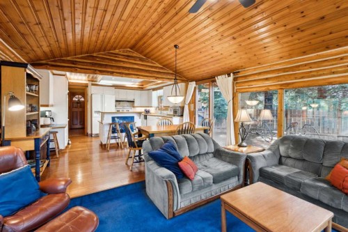67 Bracken Point, Bragg Creek, AB - Indoor Photo Showing Living Room