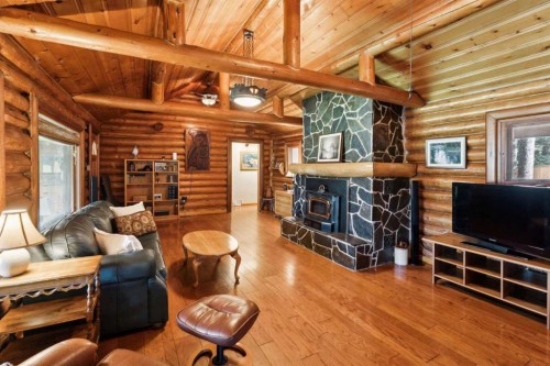 67 Bracken Point, Bragg Creek, AB - Indoor Photo Showing Living Room