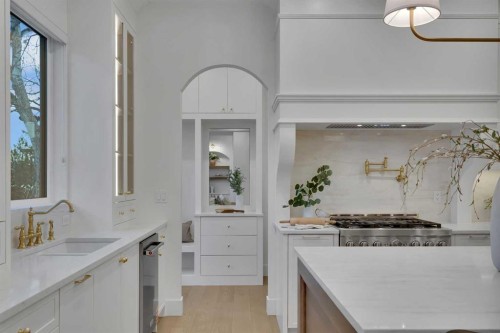 20 Roselake Street Nw, Calgary, AB - Indoor Photo Showing Kitchen