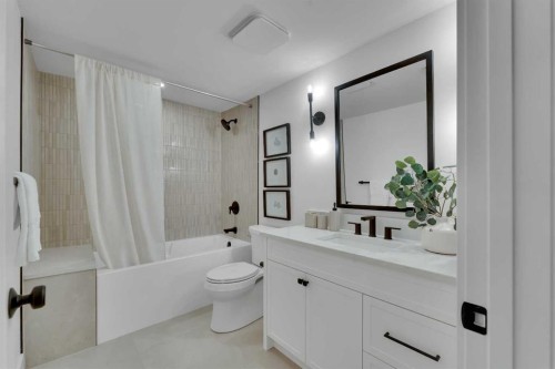 20 Roselake Street Nw, Calgary, AB - Indoor Photo Showing Bathroom