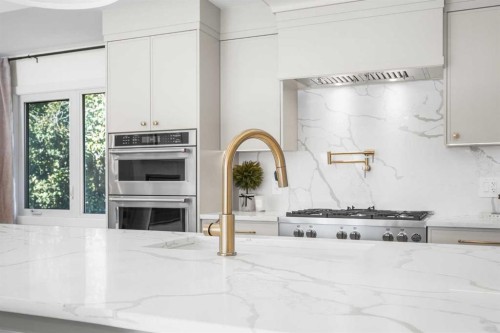 1016 Mapleglade Drive Se, Calgary, AB - Indoor Photo Showing Kitchen