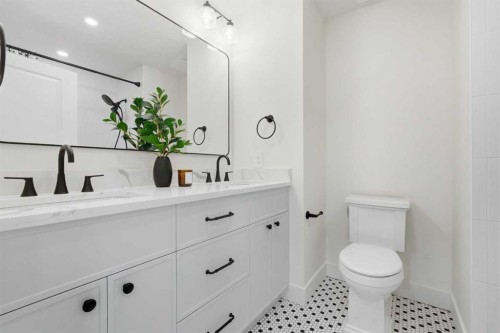 1016 Mapleglade Drive Se, Calgary, AB - Indoor Photo Showing Bathroom