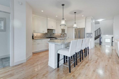 1410 26A Street Sw, Calgary, AB - Indoor Photo Showing Kitchen With Upgraded Kitchen