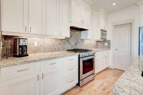1410 26A Street Sw, Calgary, AB - Indoor Photo Showing Kitchen With Upgraded Kitchen