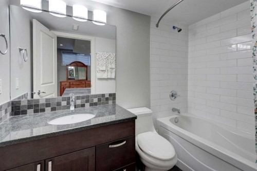 1410 26A Street Sw, Calgary, AB - Indoor Photo Showing Bathroom