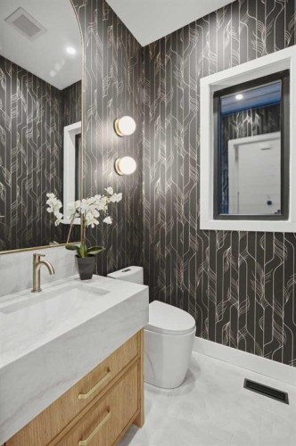 114 7 Avenue Nw, Calgary, AB 