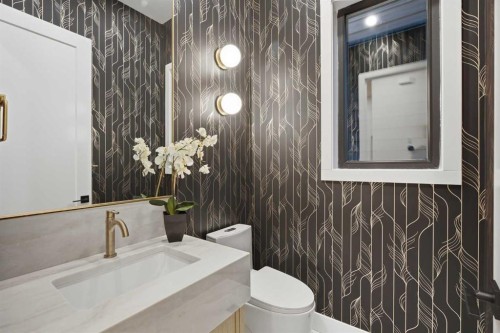 114 7 Avenue Nw, Calgary, AB 