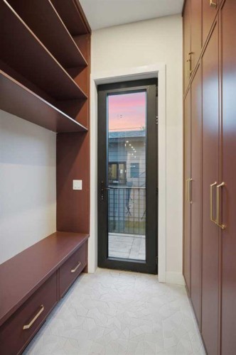 114 7 Avenue Nw, Calgary, AB 