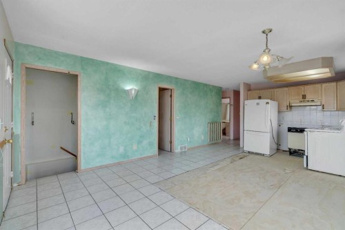 12 Hawkland Crescent Nw, Calgary, AB - Indoor Photo Showing Kitchen