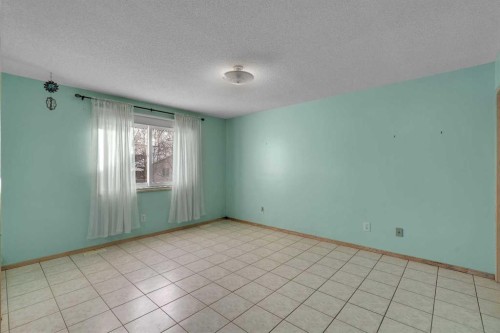 12 Hawkland Crescent Nw, Calgary, AB - Indoor Photo Showing Other Room