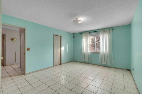 12 Hawkland Crescent Nw, Calgary, AB - Indoor Photo Showing Other Room